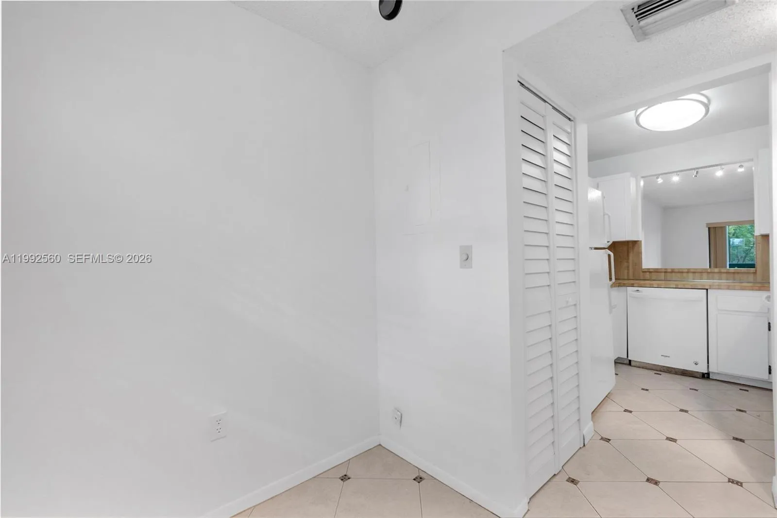 1021 Mockingbird Ln 302, Plantation, Florida 33324, Plantation, Florida 33324, 2 Bedrooms Bedrooms, ,2 BathroomsBathrooms,Residential,For Sale,1021 Mockingbird Ln 302, Plantation, Florida 33324,A11992560