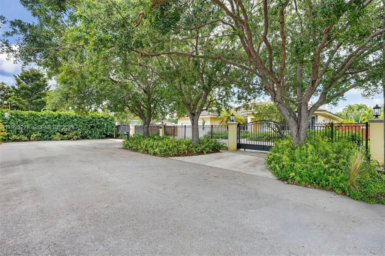 6462 Sw 93rd Pl, Miami, Florida 33173, Miami, Florida 33173, 4 Bedrooms Bedrooms, ,3 BathroomsBathrooms,Residential,For Sale,6462 Sw 93rd Pl, Miami, Florida 33173,A11995228