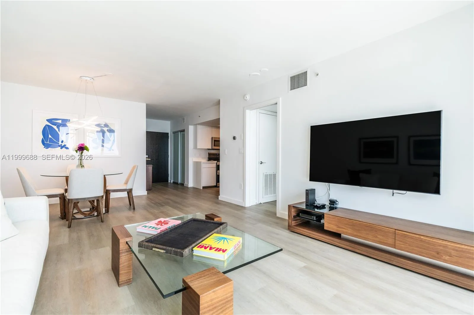 90 Alton Rd 2807, Miami Beach, Florida 33139, Miami Beach, Florida 33139, 1 Bedroom Bedrooms, ,1 BathroomBathrooms,Residential Lease,For Rent,90 Alton Rd 2807, Miami Beach, Florida 33139,A11999688