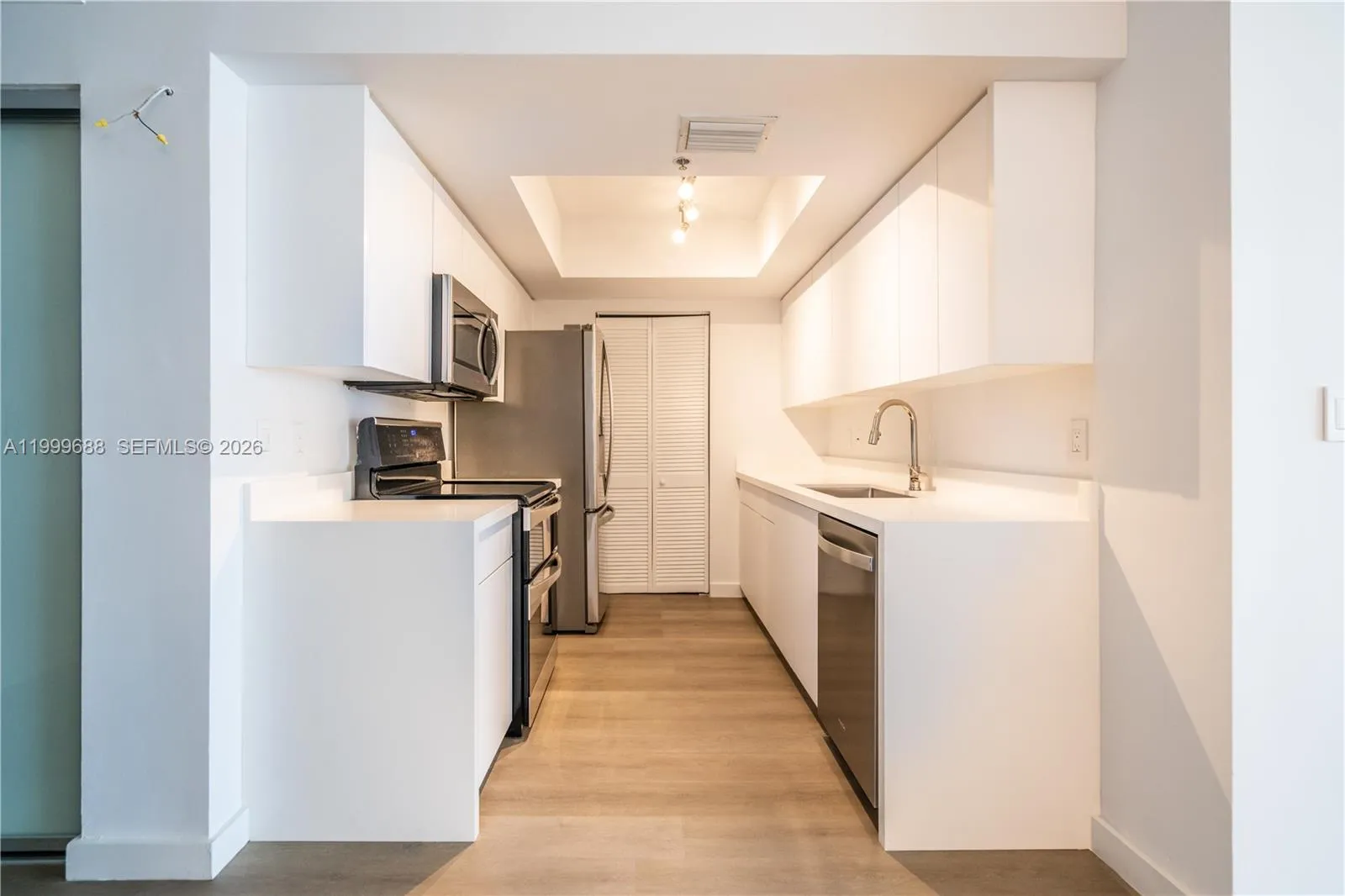 90 Alton Rd 2807, Miami Beach, Florida 33139, Miami Beach, Florida 33139, 1 Bedroom Bedrooms, ,1 BathroomBathrooms,Residential Lease,For Rent,90 Alton Rd 2807, Miami Beach, Florida 33139,A11999688