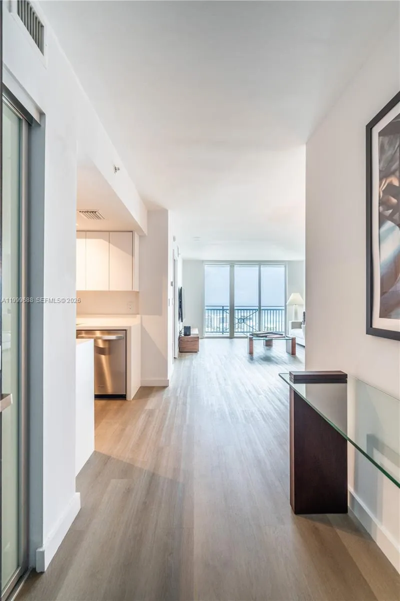 90 Alton Rd 2807, Miami Beach, Florida 33139, Miami Beach, Florida 33139, 1 Bedroom Bedrooms, ,1 BathroomBathrooms,Residential Lease,For Rent,90 Alton Rd 2807, Miami Beach, Florida 33139,A11999688