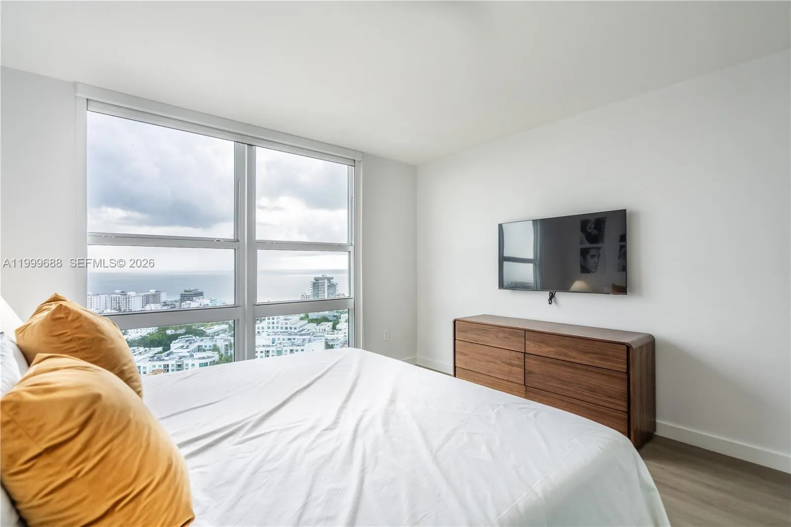 90 Alton Rd 2807, Miami Beach, Florida 33139, Miami Beach, Florida 33139, 1 Bedroom Bedrooms, ,1 BathroomBathrooms,Residential Lease,For Rent,90 Alton Rd 2807, Miami Beach, Florida 33139,A11999688