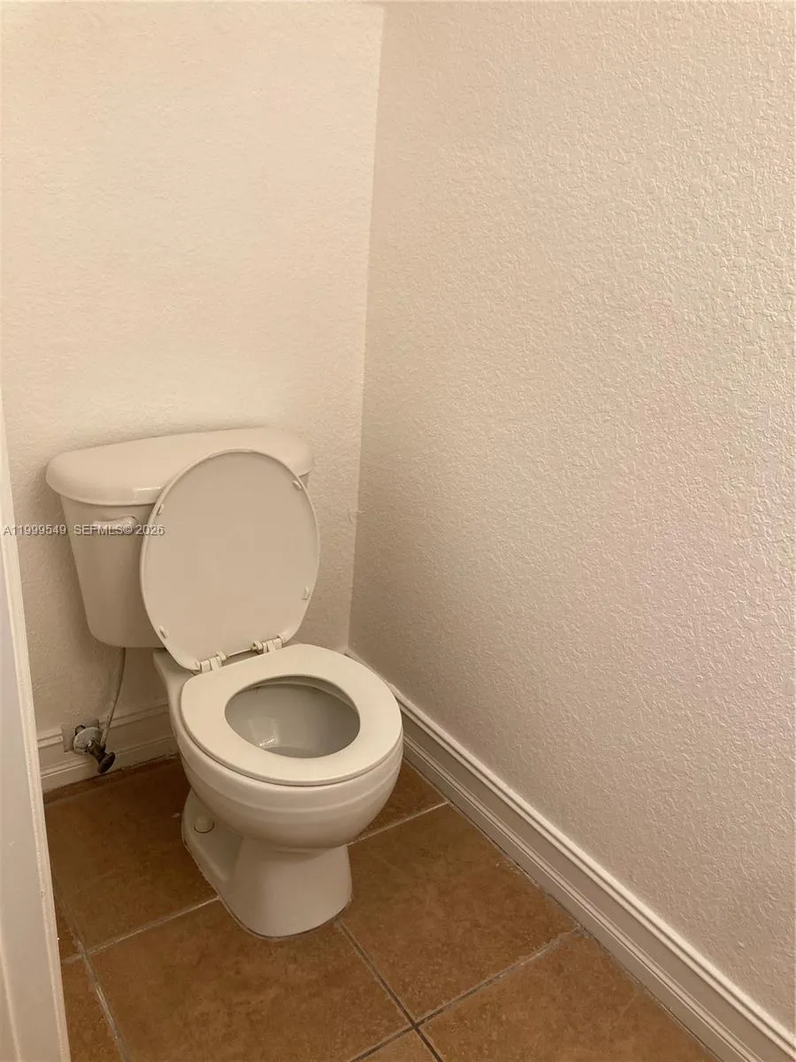 7985 Nw 8th St 105a, Miami, Florida 33126, Miami, Florida 33126, 2 Bedrooms Bedrooms, ,2 BathroomsBathrooms,Residential Lease,For Rent,7985 Nw 8th St 105a, Miami, Florida 33126,A11999549