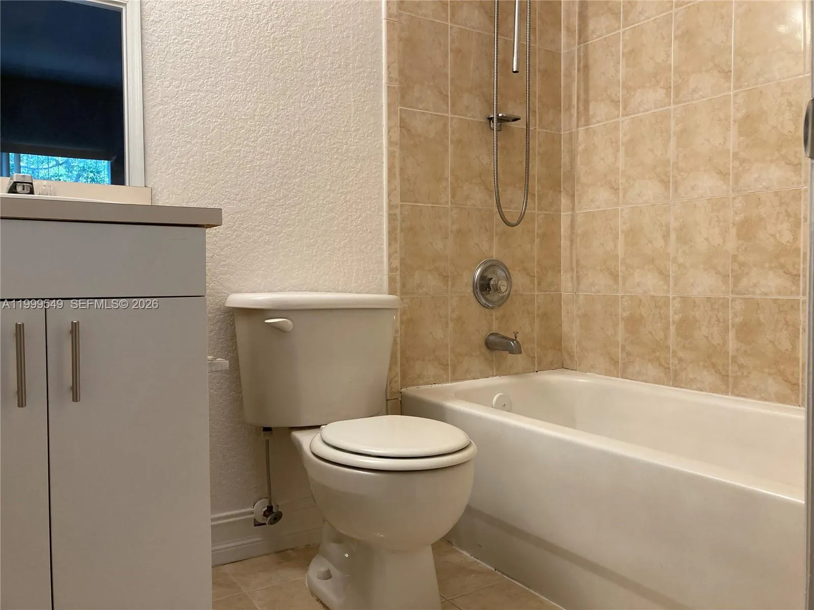 7985 Nw 8th St 105a, Miami, Florida 33126, Miami, Florida 33126, 2 Bedrooms Bedrooms, ,2 BathroomsBathrooms,Residential Lease,For Rent,7985 Nw 8th St 105a, Miami, Florida 33126,A11999549