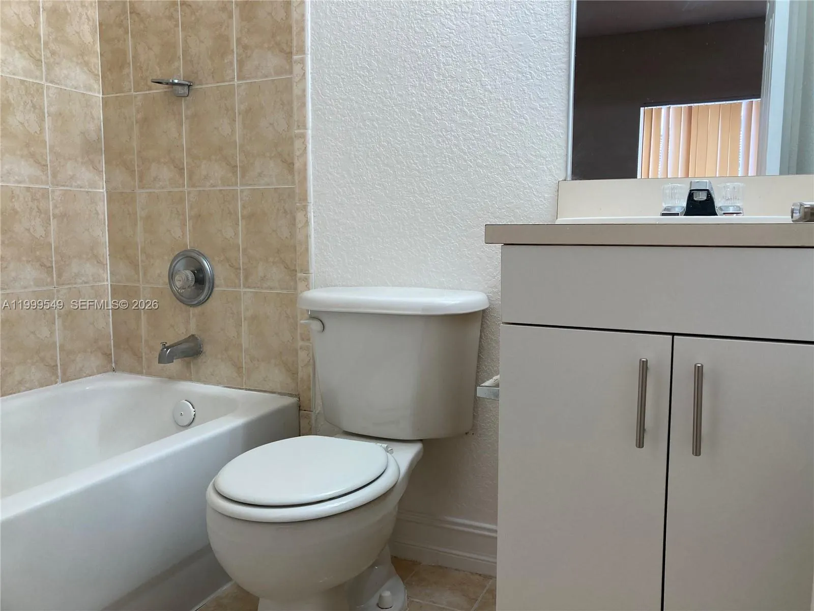 7985 Nw 8th St 105a, Miami, Florida 33126, Miami, Florida 33126, 2 Bedrooms Bedrooms, ,2 BathroomsBathrooms,Residential Lease,For Rent,7985 Nw 8th St 105a, Miami, Florida 33126,A11999549