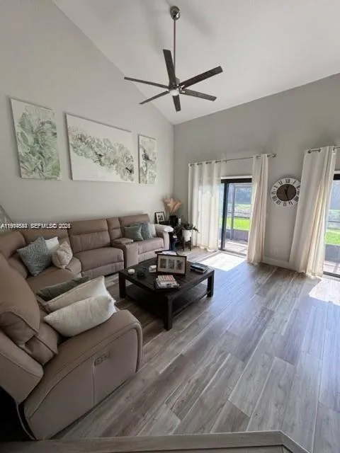 4183 Sw 87th Ter, Davie, Florida 33328, Davie, Florida 33328, 2 Bedrooms Bedrooms, ,2 BathroomsBathrooms,Residential Lease,For Rent,4183 Sw 87th Ter, Davie, Florida 33328,A11994544