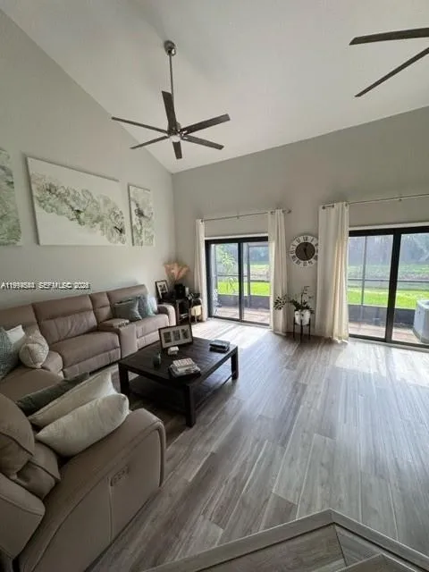 4183 Sw 87th Ter, Davie, Florida 33328, Davie, Florida 33328, 2 Bedrooms Bedrooms, ,2 BathroomsBathrooms,Residential Lease,For Rent,4183 Sw 87th Ter, Davie, Florida 33328,A11994544