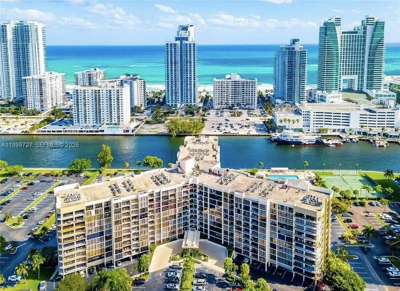 600 Parkview Dr 223, Hallandale Beach, Florida 330, Hallandale Beach, Florida 33009, 2 Bedrooms Bedrooms, 4 Rooms Rooms,2 BathroomsBathrooms,Residential,For Sale,600 Parkview Dr 223, Hallandale Beach, Florida 330,A11999727