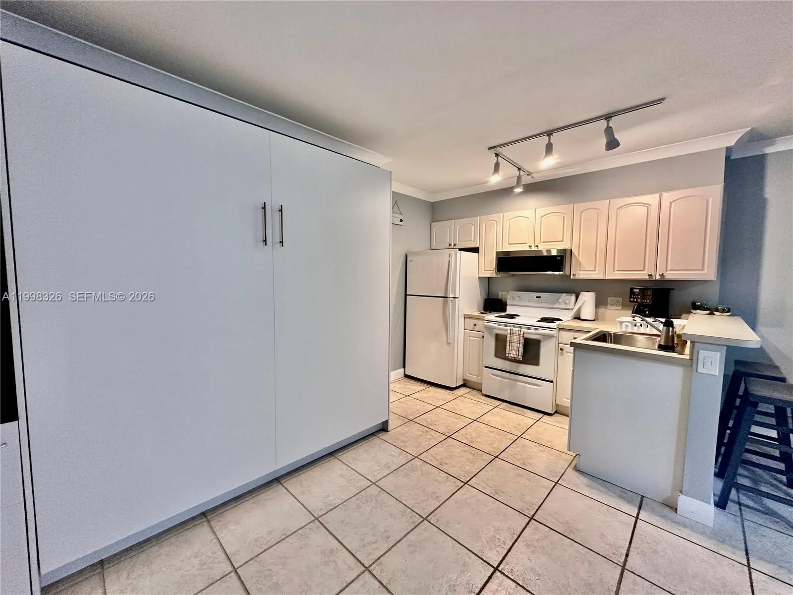 1480 S Ocean Blvd 104, Lauderdale By The Sea, Flor, Lauderdale By The Sea, Florida 33062, ,1 BathroomBathrooms,Residential Lease,For Rent,1480 S Ocean Blvd 104, Lauderdale By The Sea, Flor,A11998326