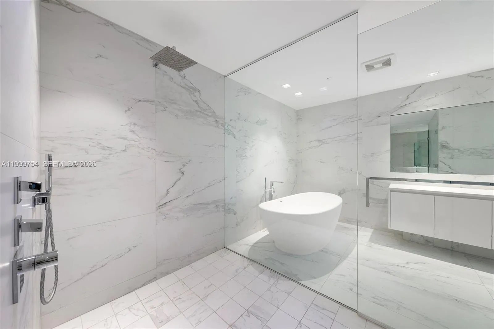1000 Biscayne Blvd 1201, Miami, Florida 33132, Miami, Florida 33132, 6 Bedrooms Bedrooms, ,6 BathroomsBathrooms,Residential Lease,For Rent,1000 Biscayne Blvd 1201, Miami, Florida 33132,A11999754