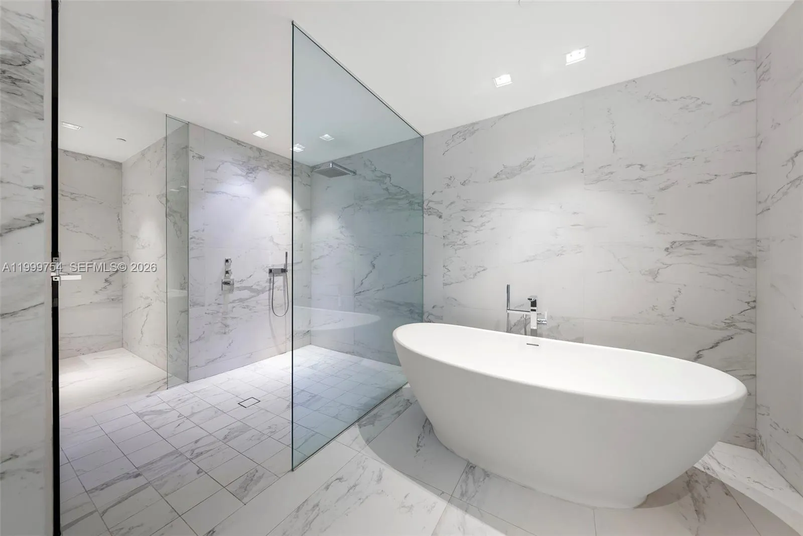 1000 Biscayne Blvd 1201, Miami, Florida 33132, Miami, Florida 33132, 6 Bedrooms Bedrooms, ,6 BathroomsBathrooms,Residential Lease,For Rent,1000 Biscayne Blvd 1201, Miami, Florida 33132,A11999754