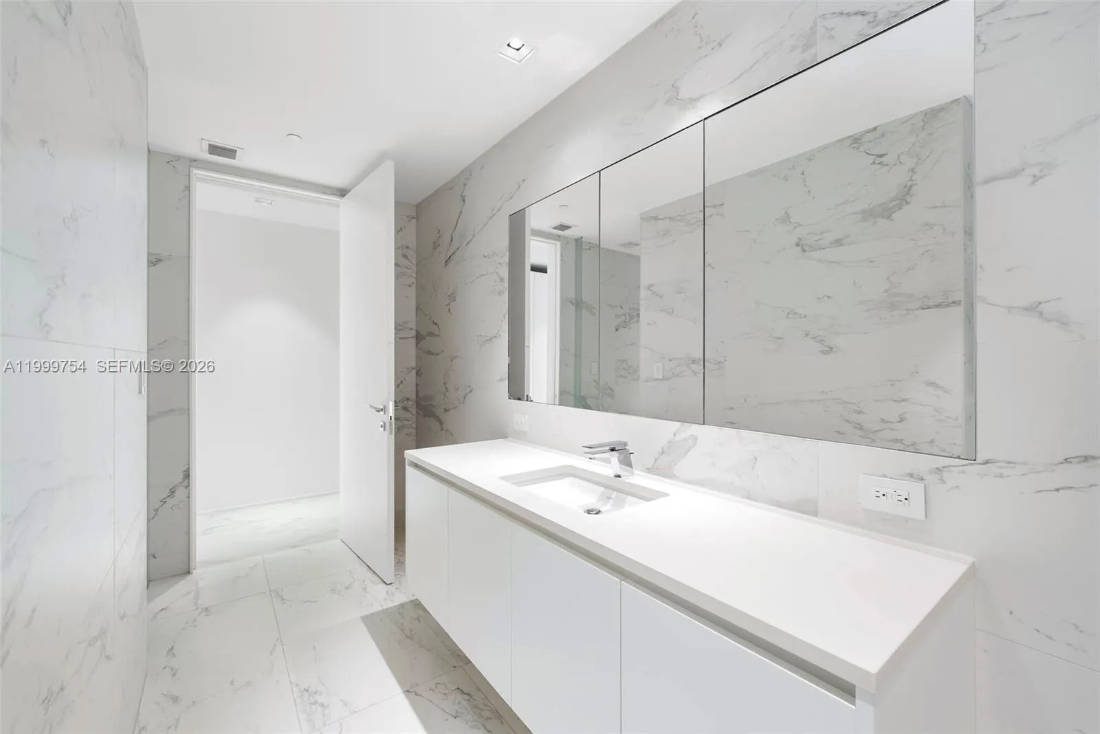 1000 Biscayne Blvd 1201, Miami, Florida 33132, Miami, Florida 33132, 6 Bedrooms Bedrooms, ,6 BathroomsBathrooms,Residential Lease,For Rent,1000 Biscayne Blvd 1201, Miami, Florida 33132,A11999754