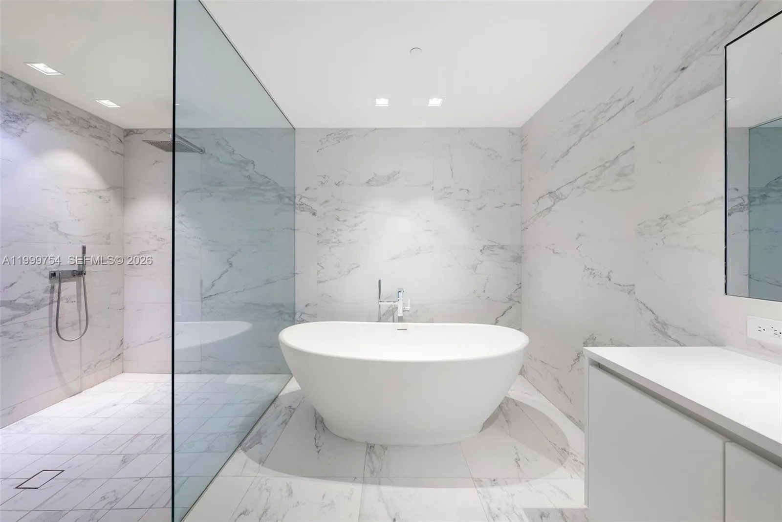 1000 Biscayne Blvd 1201, Miami, Florida 33132, Miami, Florida 33132, 6 Bedrooms Bedrooms, ,6 BathroomsBathrooms,Residential Lease,For Rent,1000 Biscayne Blvd 1201, Miami, Florida 33132,A11999754