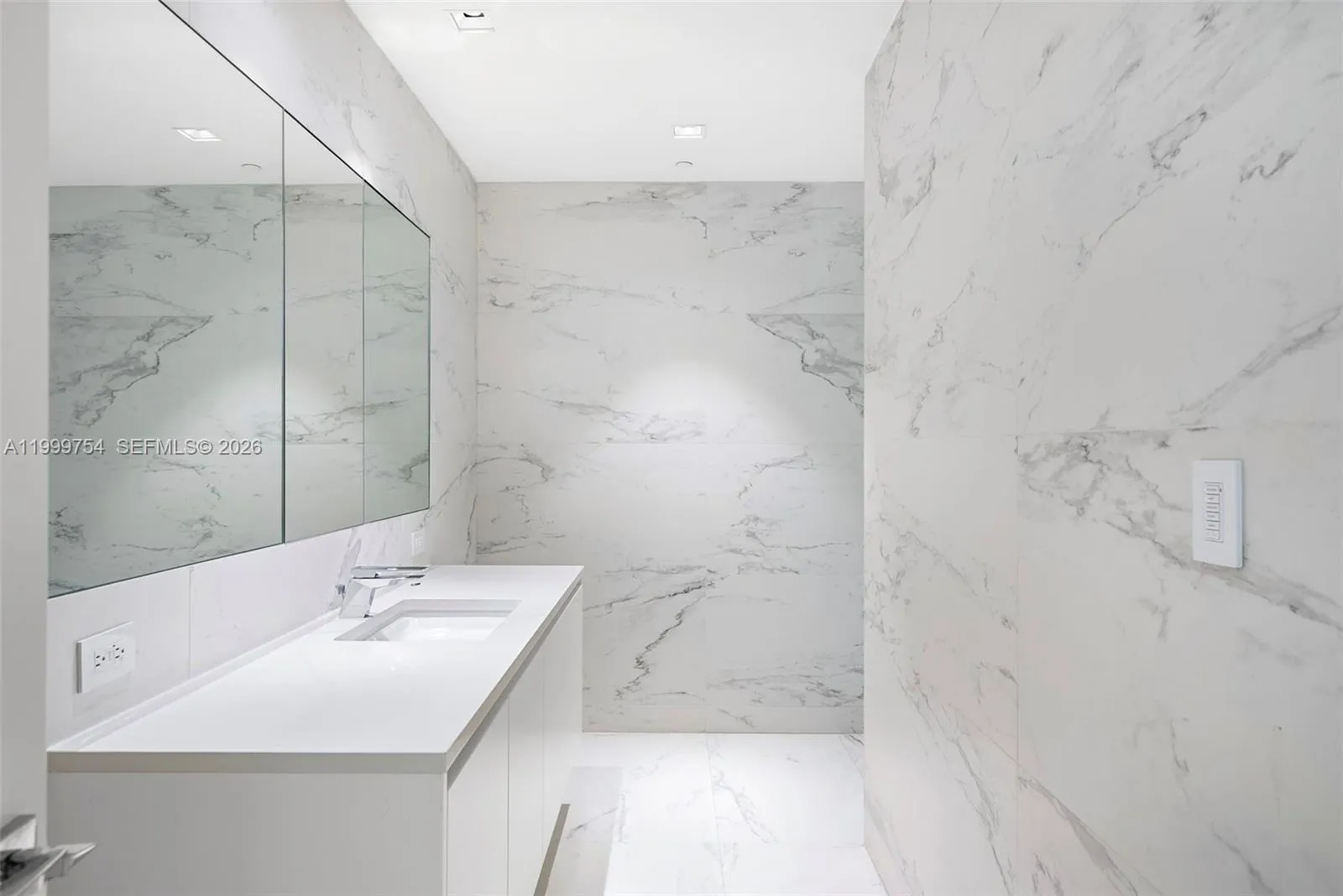 1000 Biscayne Blvd 1201, Miami, Florida 33132, Miami, Florida 33132, 6 Bedrooms Bedrooms, ,6 BathroomsBathrooms,Residential Lease,For Rent,1000 Biscayne Blvd 1201, Miami, Florida 33132,A11999754
