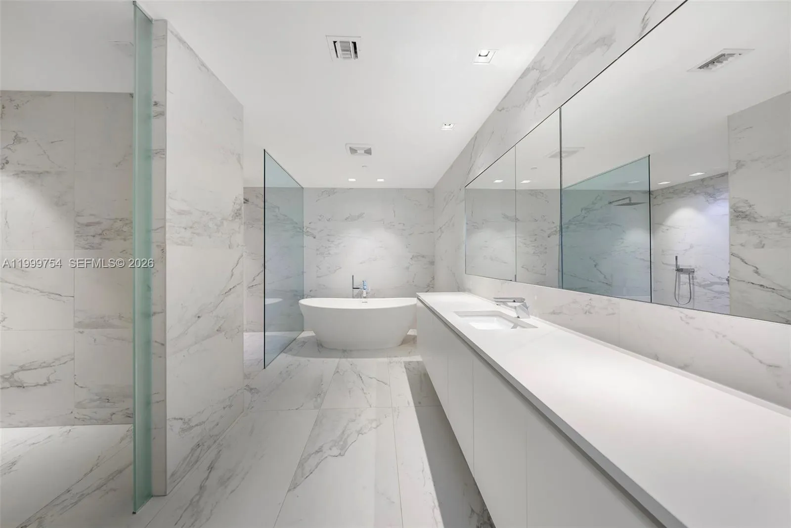 1000 Biscayne Blvd 1201, Miami, Florida 33132, Miami, Florida 33132, 6 Bedrooms Bedrooms, ,6 BathroomsBathrooms,Residential Lease,For Rent,1000 Biscayne Blvd 1201, Miami, Florida 33132,A11999754