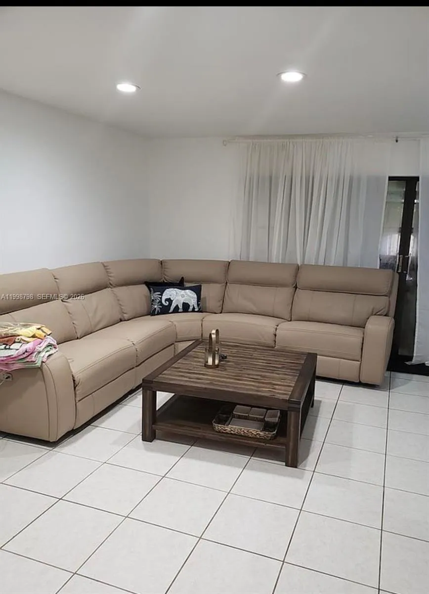3301 Raleigh St 4a, Hollywood, Florida 33021, Hollywood, Florida 33021, 4 Bedrooms Bedrooms, ,2 BathroomsBathrooms,Residential,For Sale,3301 Raleigh St 4a, Hollywood, Florida 33021,A11998798