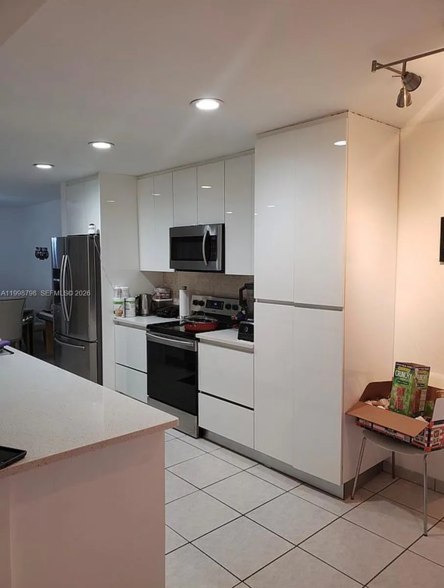 3301 Raleigh St 4a, Hollywood, Florida 33021, Hollywood, Florida 33021, 4 Bedrooms Bedrooms, ,2 BathroomsBathrooms,Residential,For Sale,3301 Raleigh St 4a, Hollywood, Florida 33021,A11998798