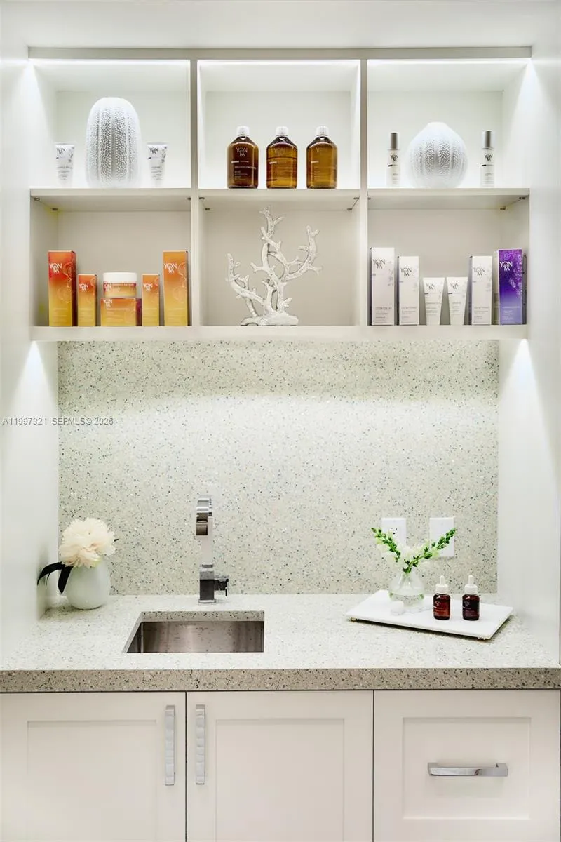 791 Crandon Blvd 405, Key Biscayne, Florida 33149, Key Biscayne, Florida 33149, 3 Bedrooms Bedrooms, ,4 BathroomsBathrooms,Residential,For Sale,791 Crandon Blvd 405, Key Biscayne, Florida 33149,A11997321