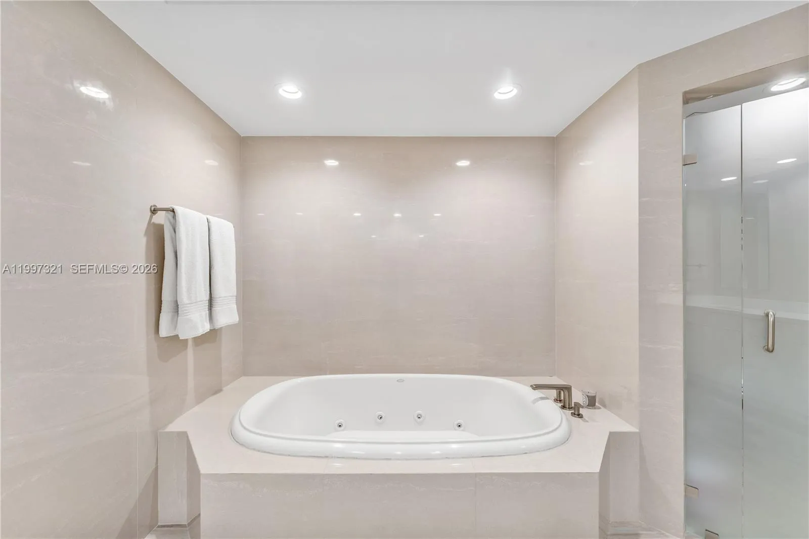 791 Crandon Blvd 405, Key Biscayne, Florida 33149, Key Biscayne, Florida 33149, 3 Bedrooms Bedrooms, ,4 BathroomsBathrooms,Residential,For Sale,791 Crandon Blvd 405, Key Biscayne, Florida 33149,A11997321