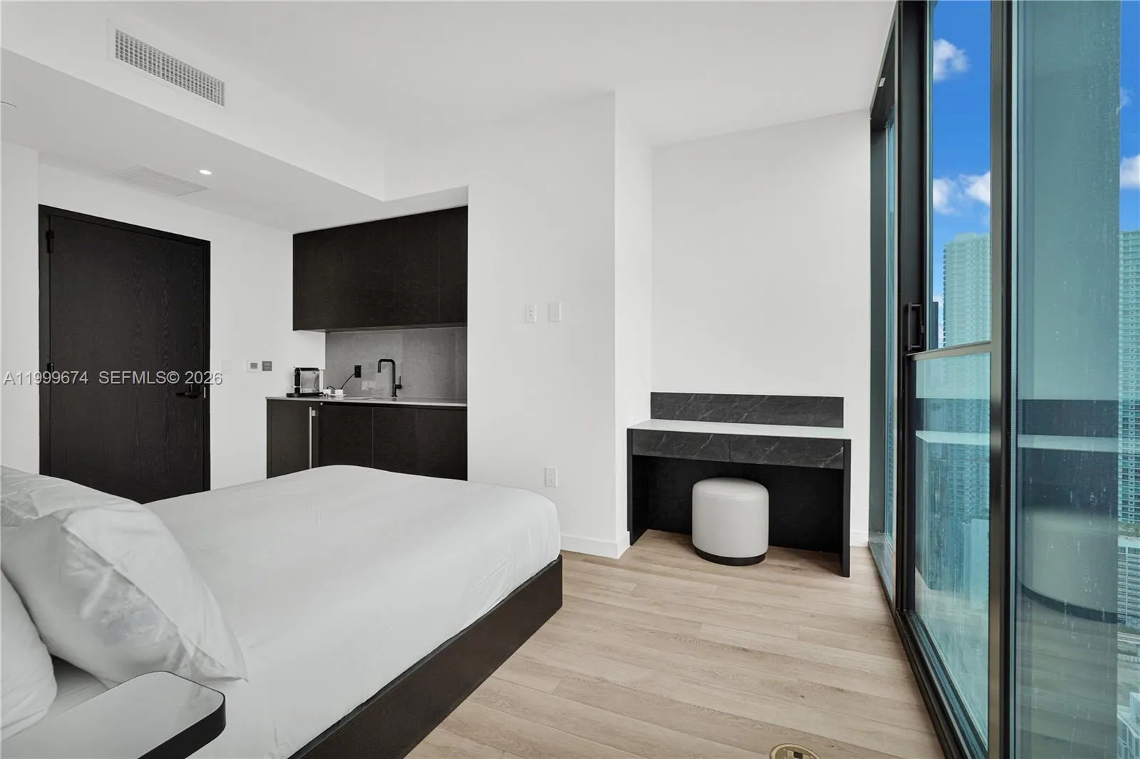 20 Ne 11th St 3110, Miami, Florida 33132, Miami, Florida 33132, 2 Bedrooms Bedrooms, ,2 BathroomsBathrooms,Residential,For Sale,20 Ne 11th St 3110, Miami, Florida 33132,A11999674