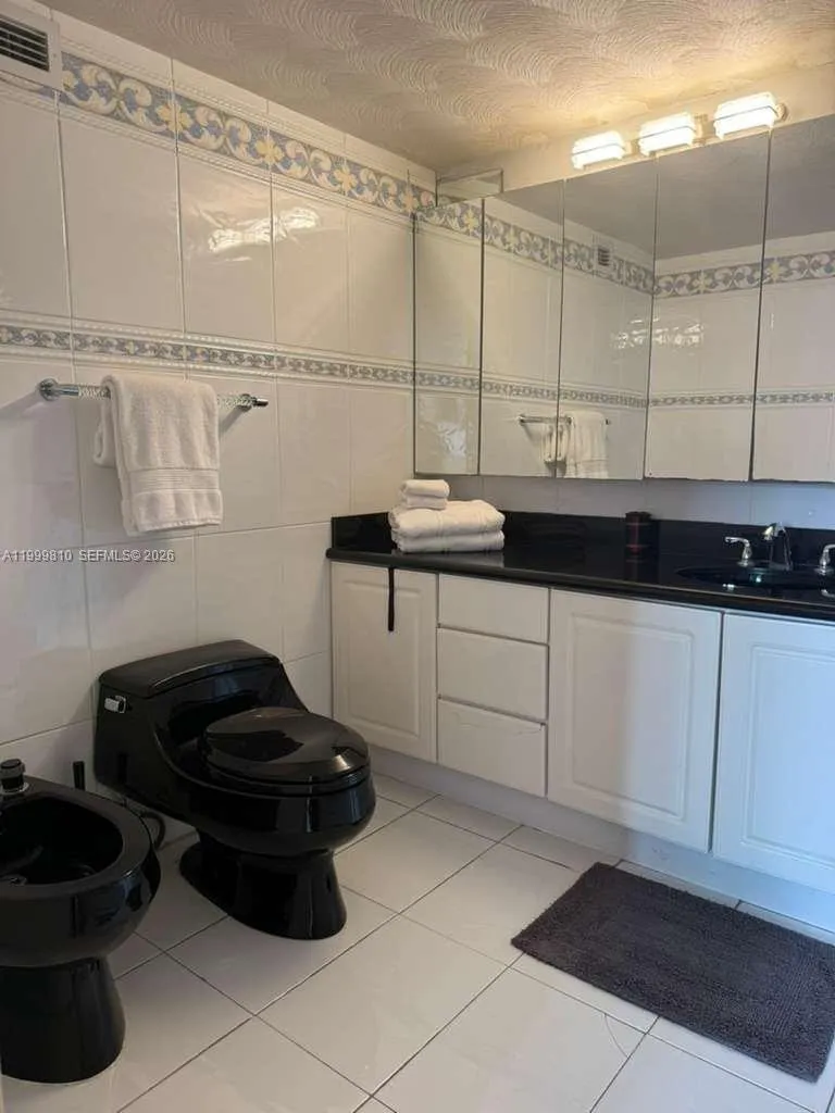 Miami Beach, Florida 33140, 2 Bedrooms Bedrooms, ,2 BathroomsBathrooms,Residential Lease,For Rent,A11999810