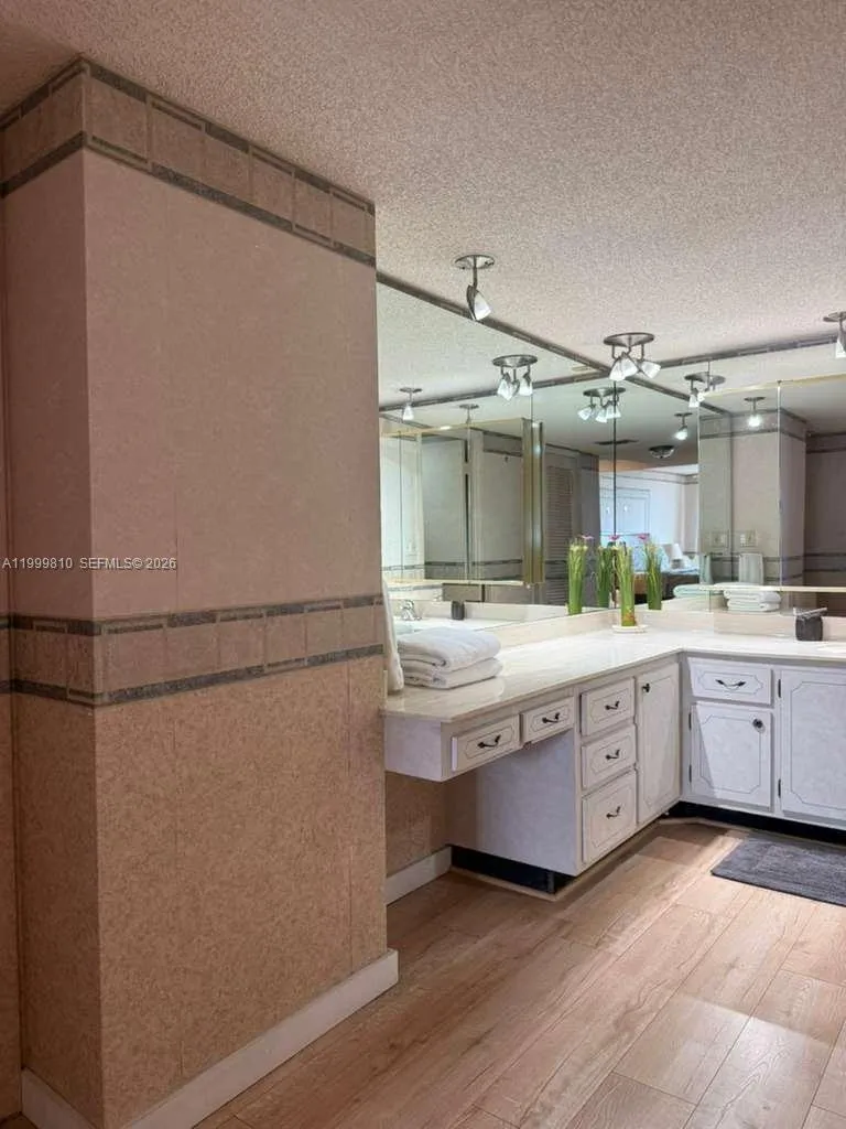 Miami Beach, Florida 33140, 2 Bedrooms Bedrooms, ,2 BathroomsBathrooms,Residential Lease,For Rent,A11999810