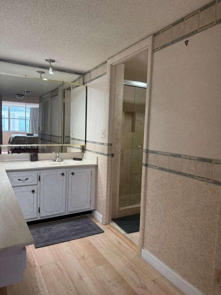 Miami Beach, Florida 33140, 2 Bedrooms Bedrooms, ,2 BathroomsBathrooms,Residential Lease,For Rent,A11999810
