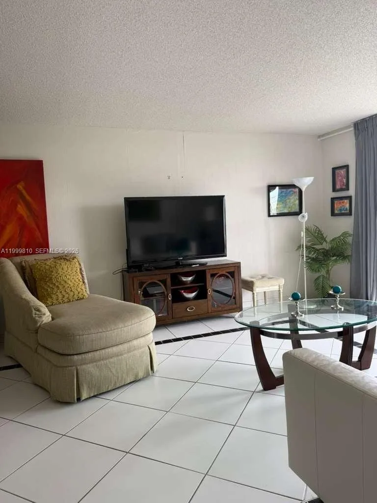 Miami Beach, Florida 33140, 2 Bedrooms Bedrooms, ,2 BathroomsBathrooms,Residential Lease,For Rent,A11999810