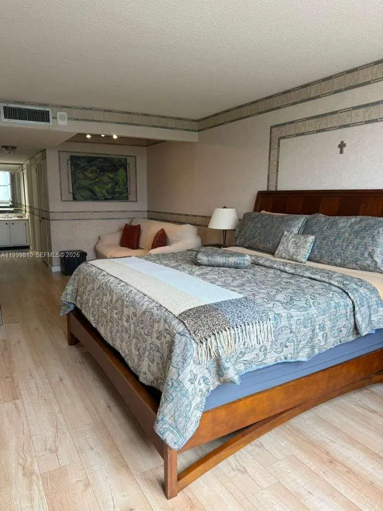 Miami Beach, Florida 33140, 2 Bedrooms Bedrooms, ,2 BathroomsBathrooms,Residential Lease,For Rent,A11999810