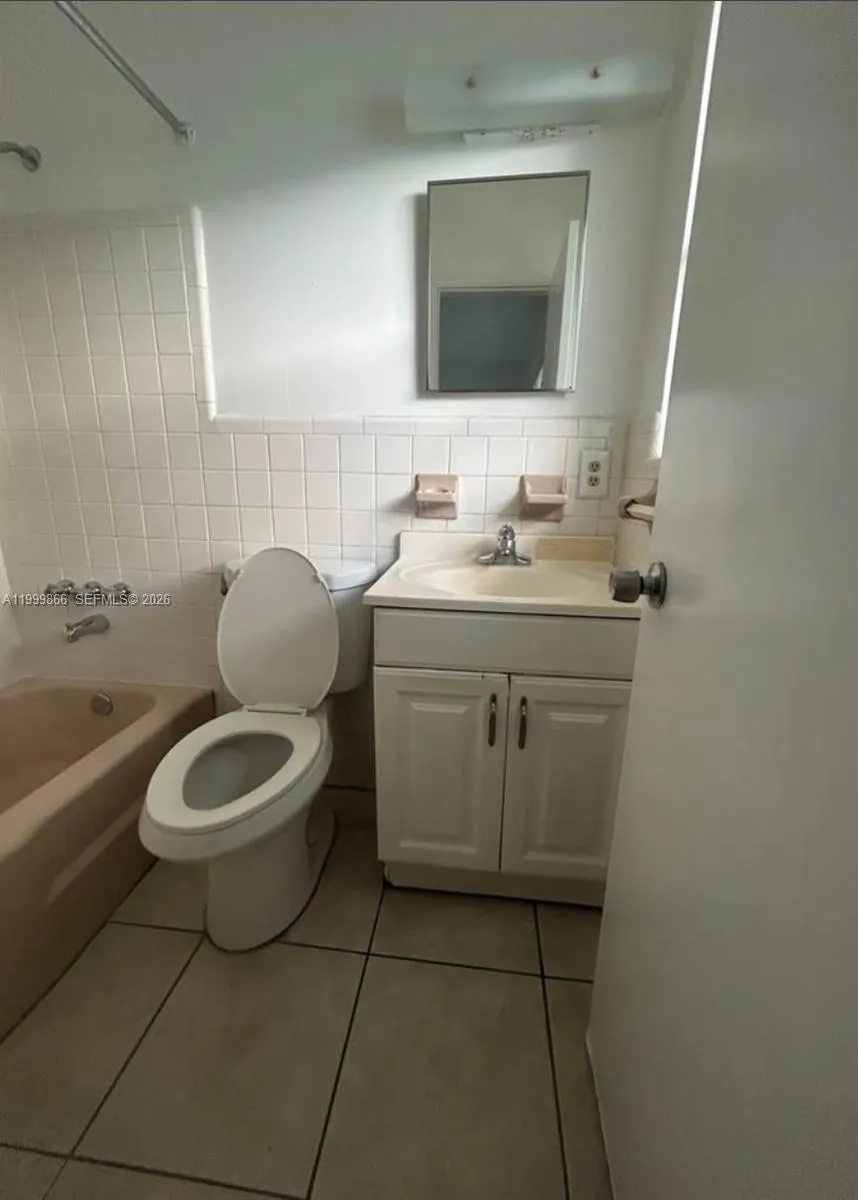 1119 Ne 15th St 6, Fort Lauderdale, Florida 33304, Fort Lauderdale, Florida 33304, 1 Bedroom Bedrooms, ,1 BathroomBathrooms,Residential Lease,For Rent,1119 Ne 15th St 6, Fort Lauderdale, Florida 33304,A11999866