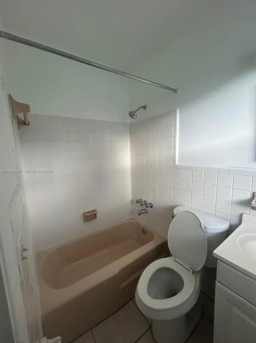 1119 Ne 15th St 6, Fort Lauderdale, Florida 33304, Fort Lauderdale, Florida 33304, 1 Bedroom Bedrooms, ,1 BathroomBathrooms,Residential Lease,For Rent,1119 Ne 15th St 6, Fort Lauderdale, Florida 33304,A11999866