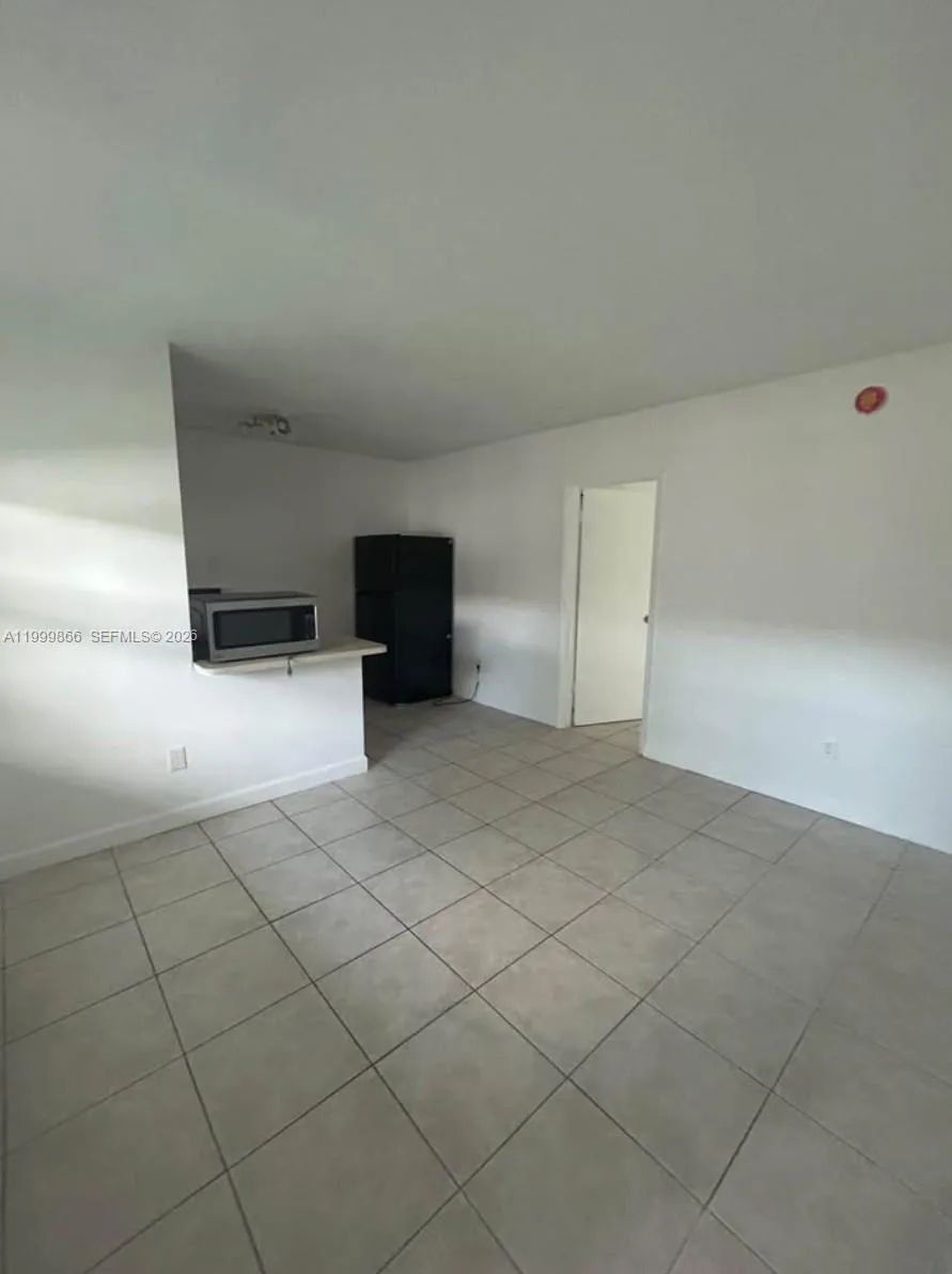 1119 Ne 15th St 6, Fort Lauderdale, Florida 33304, Fort Lauderdale, Florida 33304, 1 Bedroom Bedrooms, ,1 BathroomBathrooms,Residential Lease,For Rent,1119 Ne 15th St 6, Fort Lauderdale, Florida 33304,A11999866