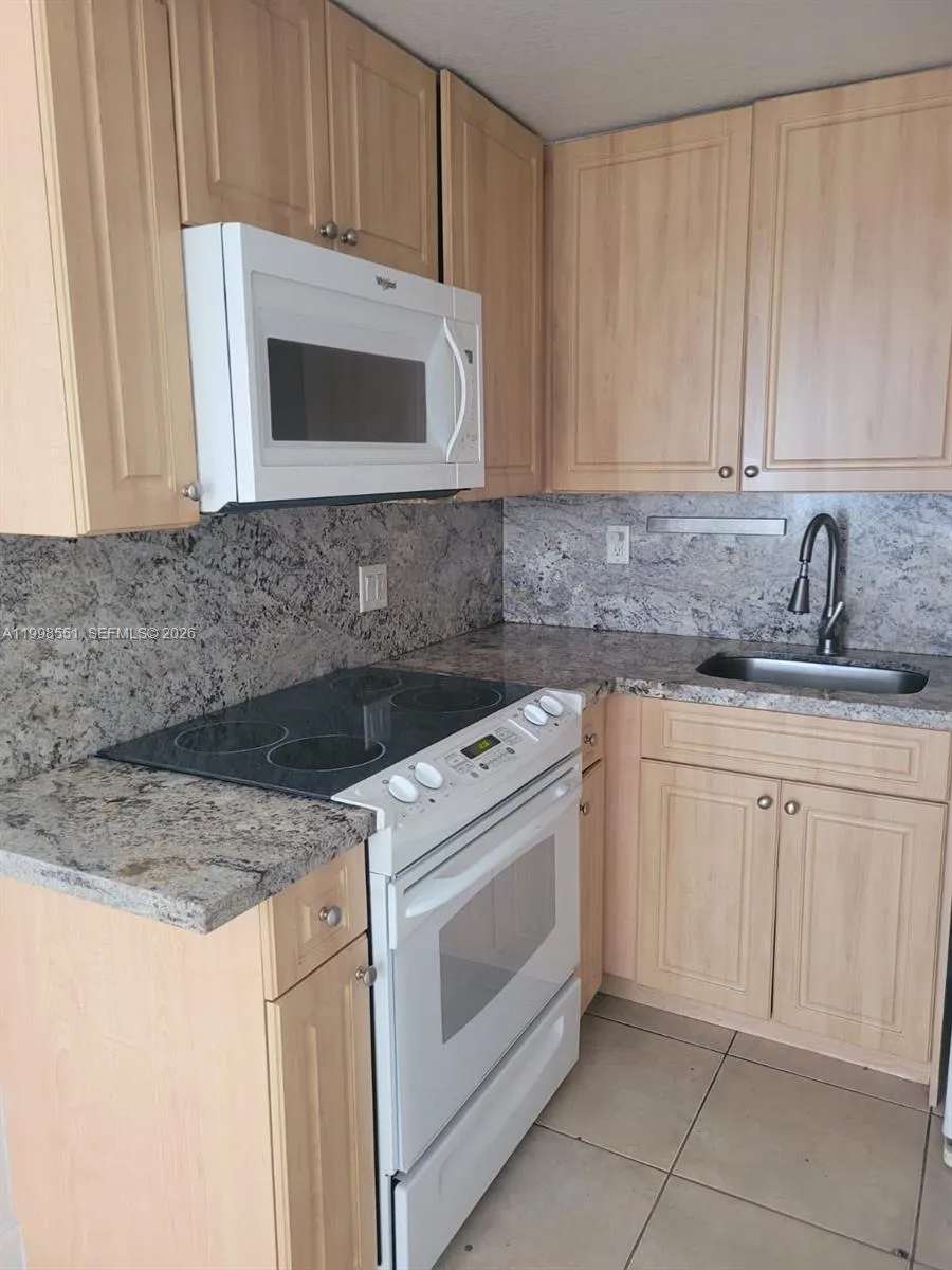 241 Se 9th Ave 104, Pompano Beach, Florida 33060, Pompano Beach, Florida 33060, 2 Bedrooms Bedrooms, ,2 BathroomsBathrooms,Residential,For Sale,241 Se 9th Ave 104, Pompano Beach, Florida 33060,A11998551