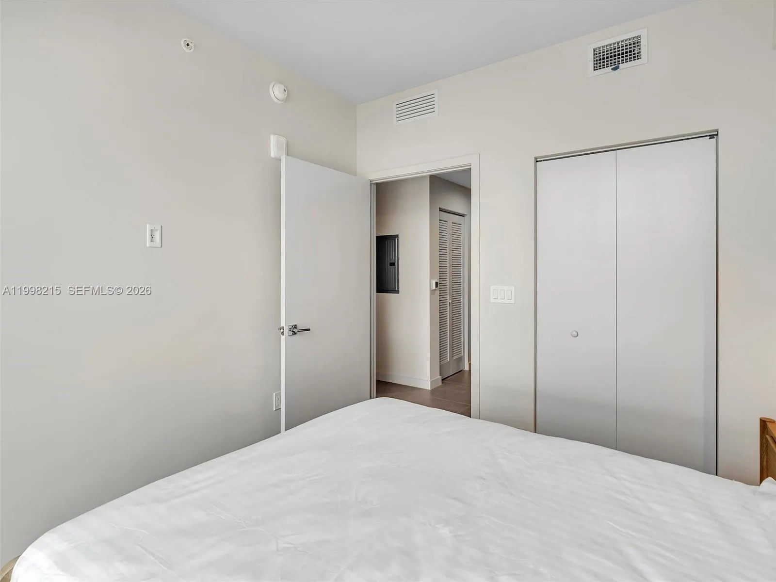 11 Ne 6th Street 2214, Miami, Florida 33132, Miami, Florida 33132, 2 Bedrooms Bedrooms, ,2 BathroomsBathrooms,Residential,For Sale,11 Ne 6th Street 2214, Miami, Florida 33132,A11998215