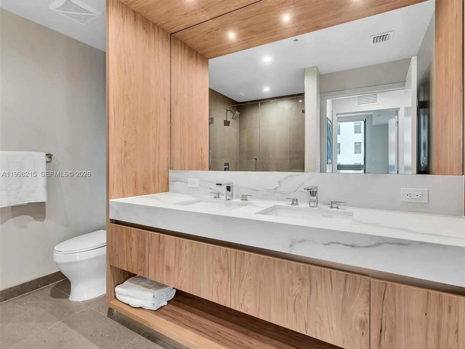 11 Ne 6th Street 2214, Miami, Florida 33132, Miami, Florida 33132, 2 Bedrooms Bedrooms, ,2 BathroomsBathrooms,Residential,For Sale,11 Ne 6th Street 2214, Miami, Florida 33132,A11998215