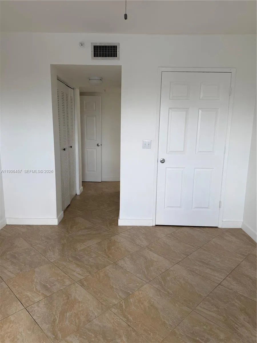 2640 S University Dr 308, Davie, Florida 33328, Davie, Florida 33328, 2 Bedrooms Bedrooms, ,2 BathroomsBathrooms,Residential Lease,For Rent,2640 S University Dr 308, Davie, Florida 33328,A11998457