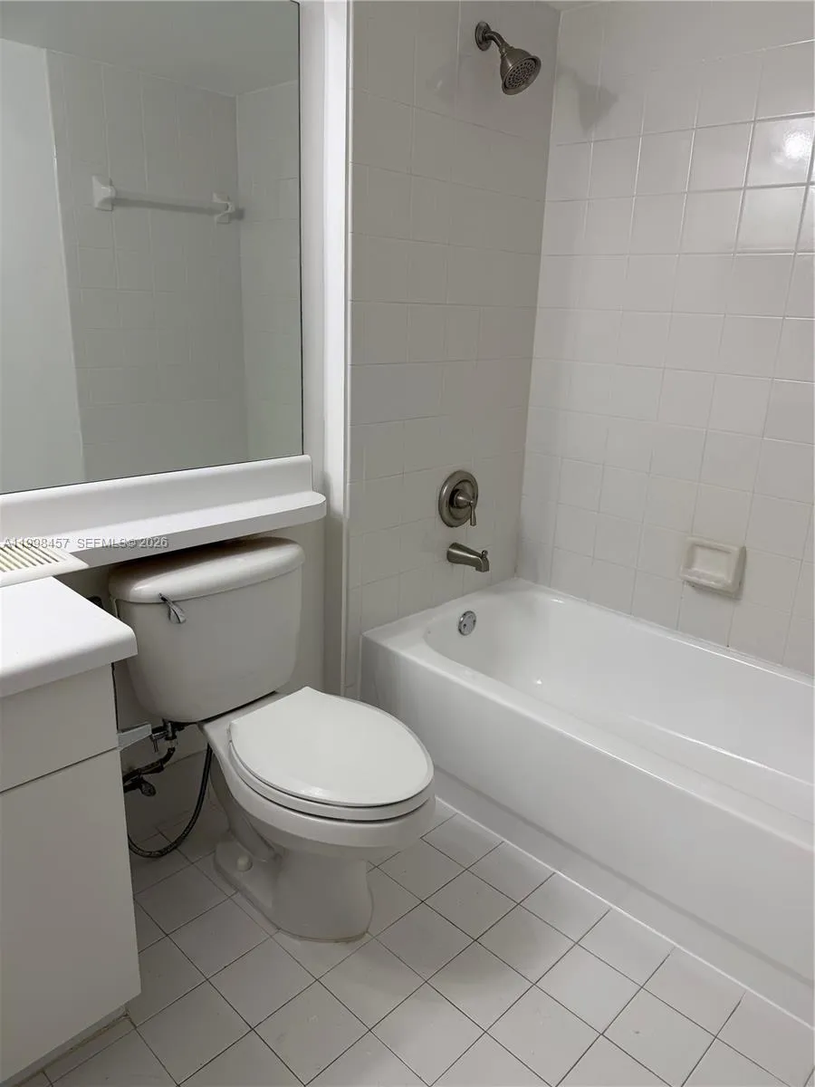 2640 S University Dr 308, Davie, Florida 33328, Davie, Florida 33328, 2 Bedrooms Bedrooms, ,2 BathroomsBathrooms,Residential Lease,For Rent,2640 S University Dr 308, Davie, Florida 33328,A11998457