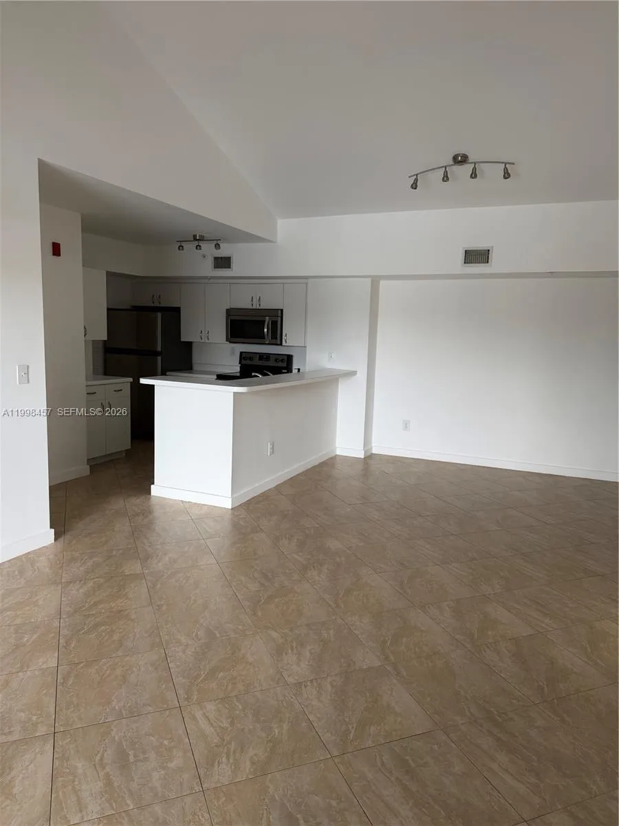 2640 S University Dr 308, Davie, Florida 33328, Davie, Florida 33328, 2 Bedrooms Bedrooms, ,2 BathroomsBathrooms,Residential Lease,For Rent,2640 S University Dr 308, Davie, Florida 33328,A11998457