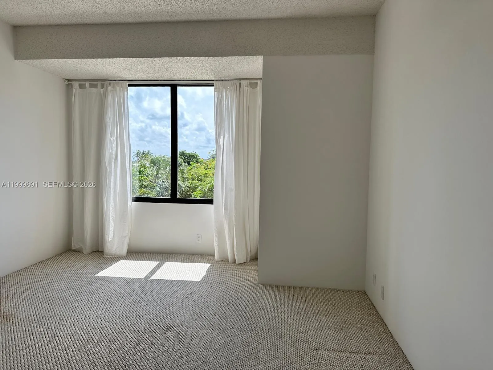 201 Crandon Blvd 304, Key Biscayne, Florida 33149, Key Biscayne, Florida 33149, 1 Bedroom Bedrooms, ,1 BathroomBathrooms,Residential Lease,For Rent,201 Crandon Blvd 304, Key Biscayne, Florida 33149,A11999891