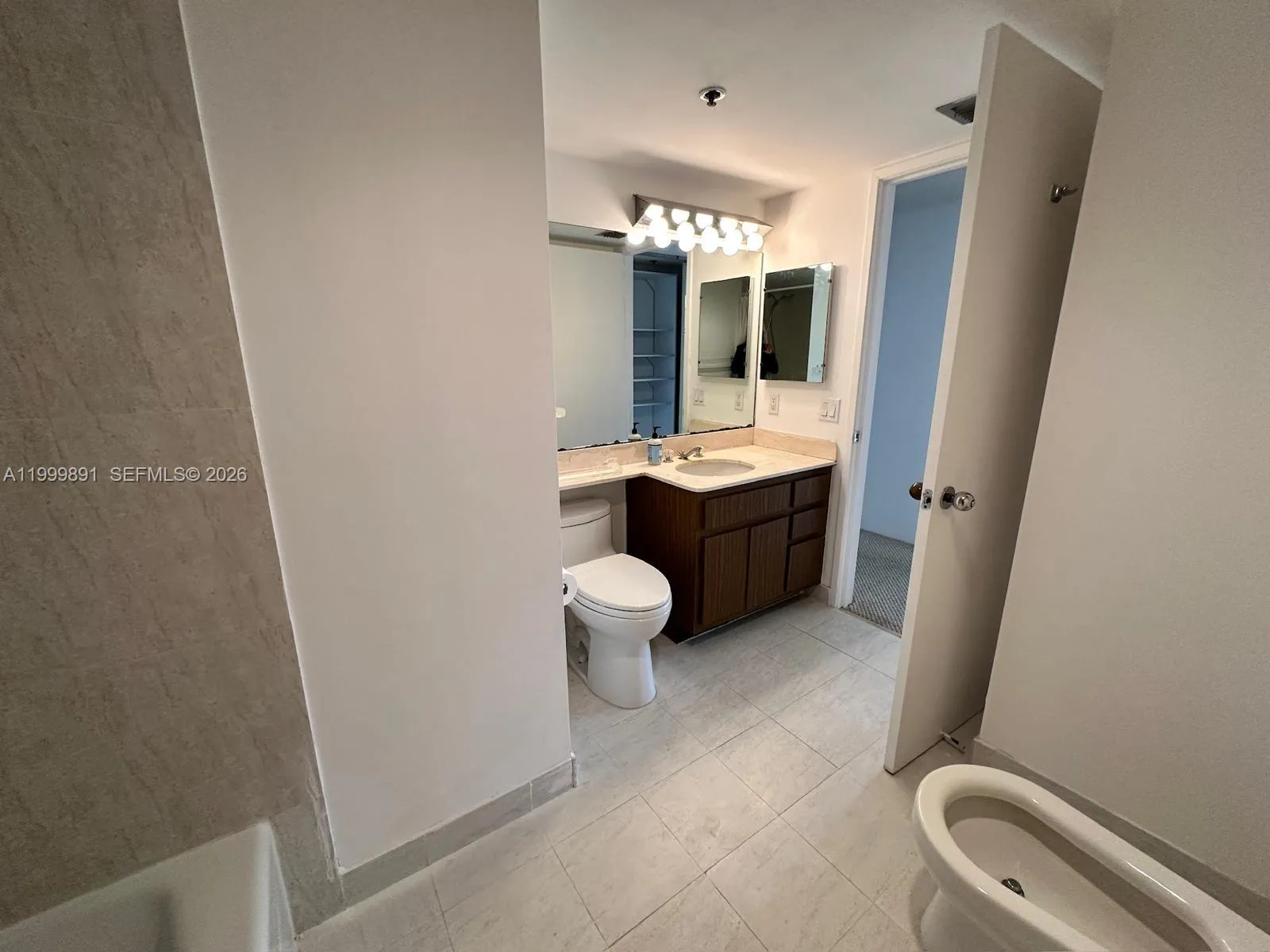 201 Crandon Blvd 304, Key Biscayne, Florida 33149, Key Biscayne, Florida 33149, 1 Bedroom Bedrooms, ,1 BathroomBathrooms,Residential Lease,For Rent,201 Crandon Blvd 304, Key Biscayne, Florida 33149,A11999891