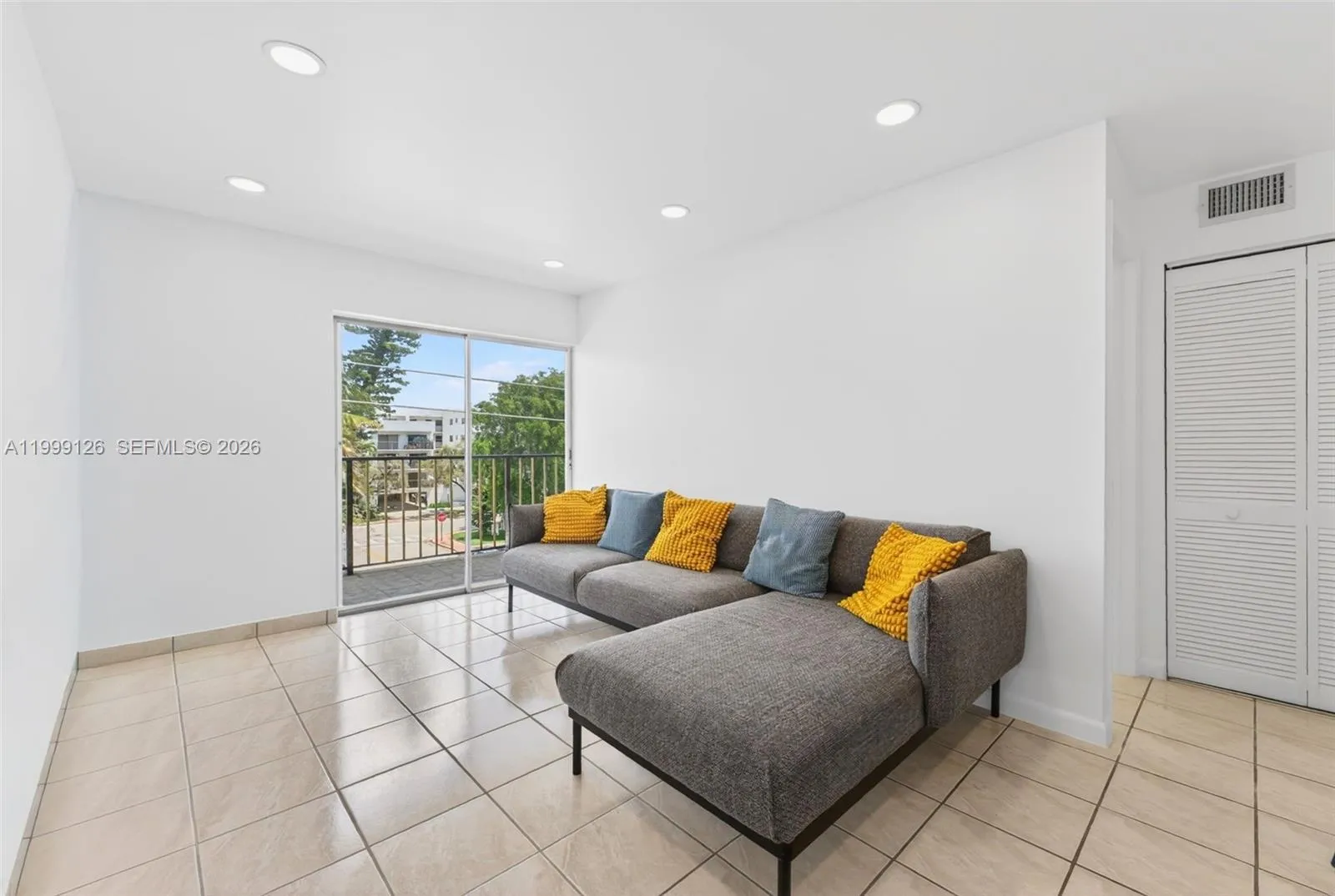 8250 Byron Ave 404, Miami Beach, Florida 33141, Miami Beach, Florida 33141, 2 Bedrooms Bedrooms, ,1 BathroomBathrooms,Residential Lease,For Rent,8250 Byron Ave 404, Miami Beach, Florida 33141,A11999126