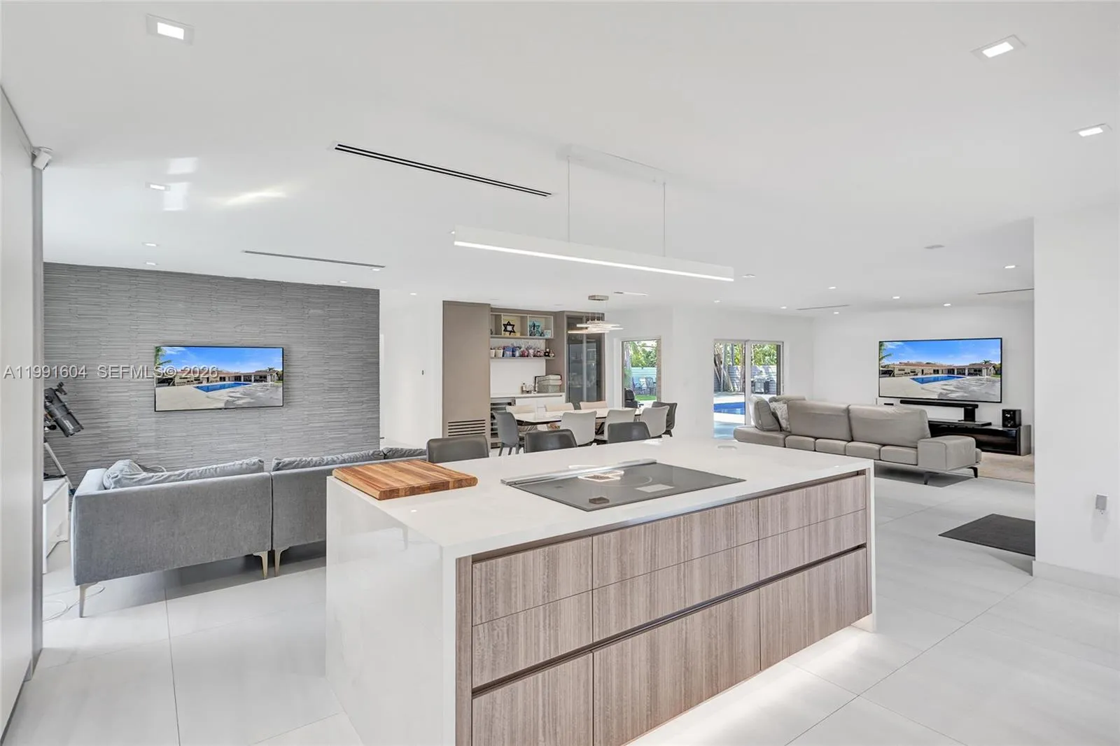 2126 Ne 187th St, North Miami Beach, Florida 33179, North Miami Beach, Florida 33179, 5 Bedrooms Bedrooms, ,3 BathroomsBathrooms,Residential,For Sale,2126 Ne 187th St, North Miami Beach, Florida 33179,A11991604