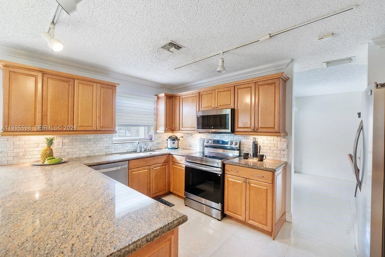 9602 Nw 8th Cir, Plantation, Florida 33324, Plantation, Florida 33324, 4 Bedrooms Bedrooms, ,2 BathroomsBathrooms,Residential,For Sale,9602 Nw 8th Cir, Plantation, Florida 33324,A11995598