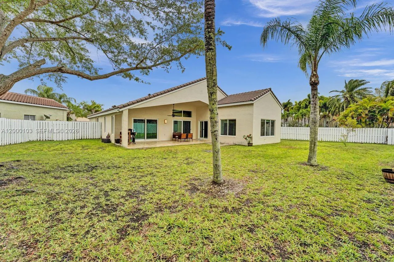 1063 Cedar Falls Dr 1063, Weston, Florida 33327, Weston, Florida 33327, 4 Bedrooms Bedrooms, ,2 BathroomsBathrooms,Residential Lease,For Rent,1063 Cedar Falls Dr 1063, Weston, Florida 33327,A12000103