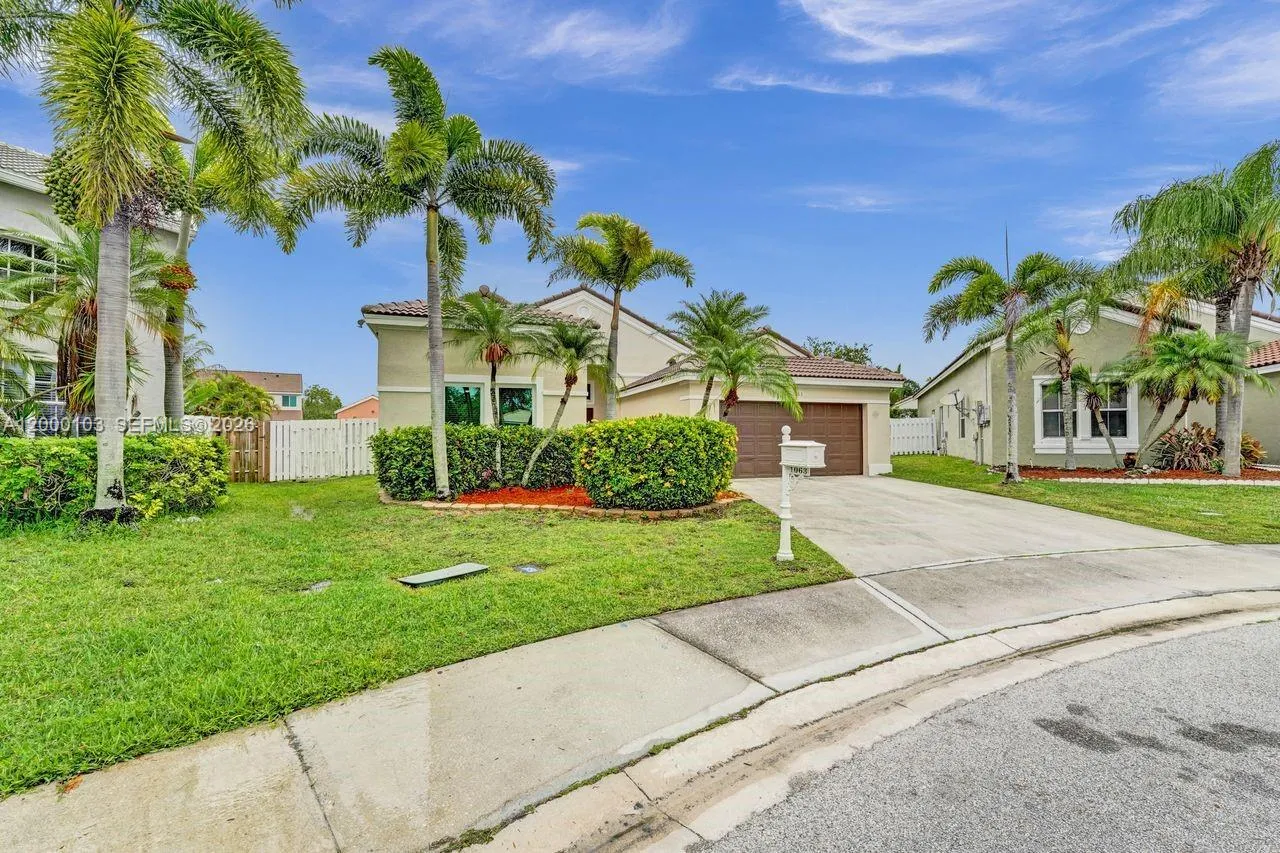 1063 Cedar Falls Dr 1063, Weston, Florida 33327, Weston, Florida 33327, 4 Bedrooms Bedrooms, ,2 BathroomsBathrooms,Residential Lease,For Rent,1063 Cedar Falls Dr 1063, Weston, Florida 33327,A12000103