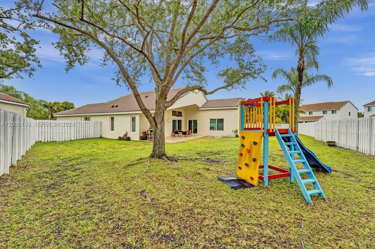 1063 Cedar Falls Dr 1063, Weston, Florida 33327, Weston, Florida 33327, 4 Bedrooms Bedrooms, ,2 BathroomsBathrooms,Residential Lease,For Rent,1063 Cedar Falls Dr 1063, Weston, Florida 33327,A12000103