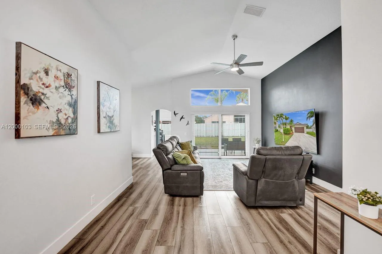 1063 Cedar Falls Dr 1063, Weston, Florida 33327, Weston, Florida 33327, 4 Bedrooms Bedrooms, ,2 BathroomsBathrooms,Residential Lease,For Rent,1063 Cedar Falls Dr 1063, Weston, Florida 33327,A12000103