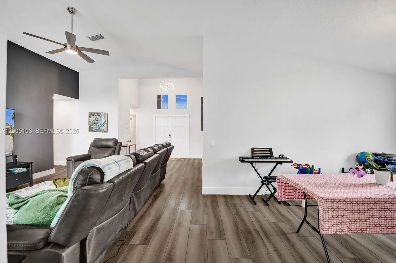 1063 Cedar Falls Dr 1063, Weston, Florida 33327, Weston, Florida 33327, 4 Bedrooms Bedrooms, ,2 BathroomsBathrooms,Residential Lease,For Rent,1063 Cedar Falls Dr 1063, Weston, Florida 33327,A12000103