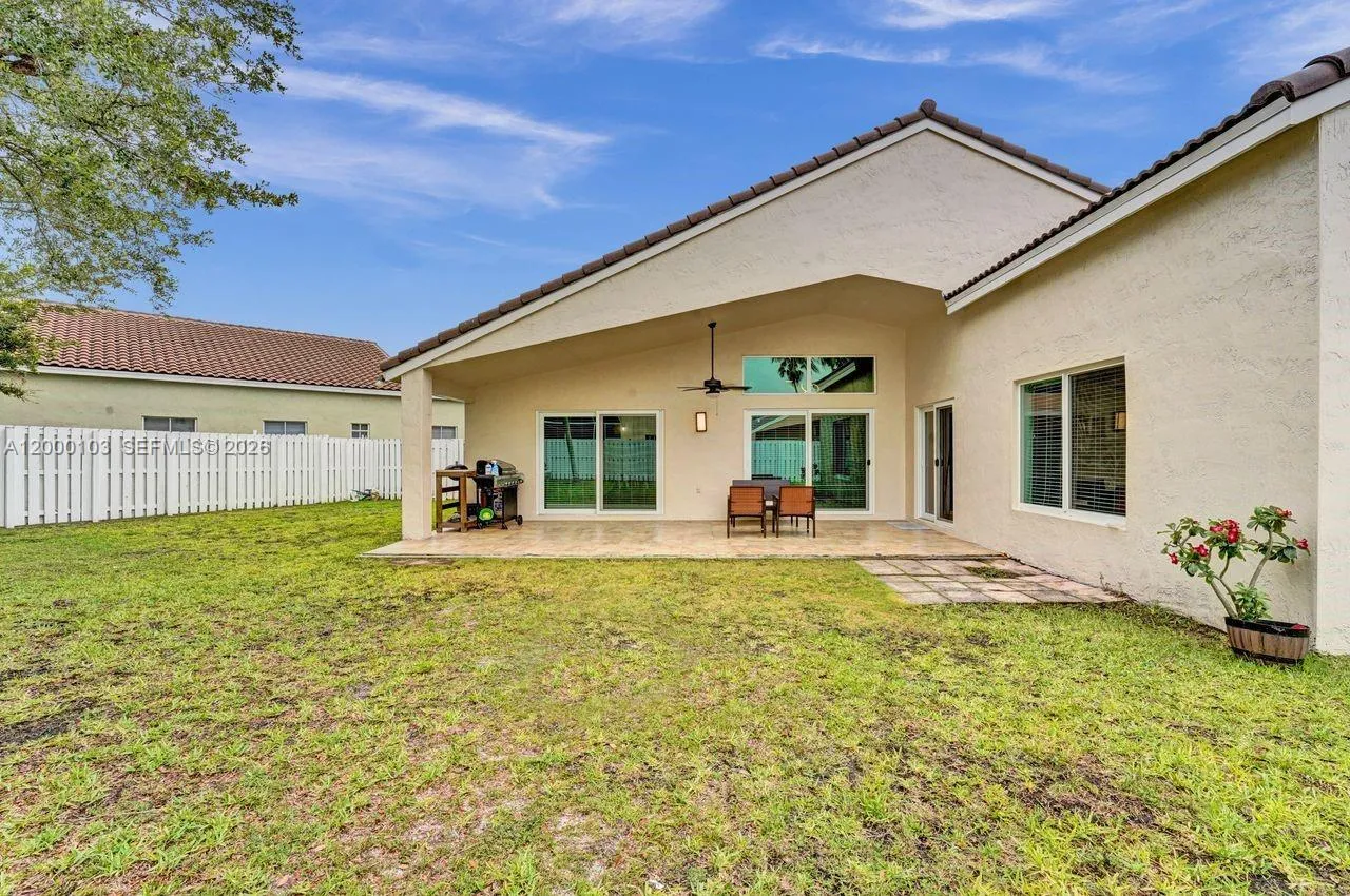 1063 Cedar Falls Dr 1063, Weston, Florida 33327, Weston, Florida 33327, 4 Bedrooms Bedrooms, ,2 BathroomsBathrooms,Residential Lease,For Rent,1063 Cedar Falls Dr 1063, Weston, Florida 33327,A12000103