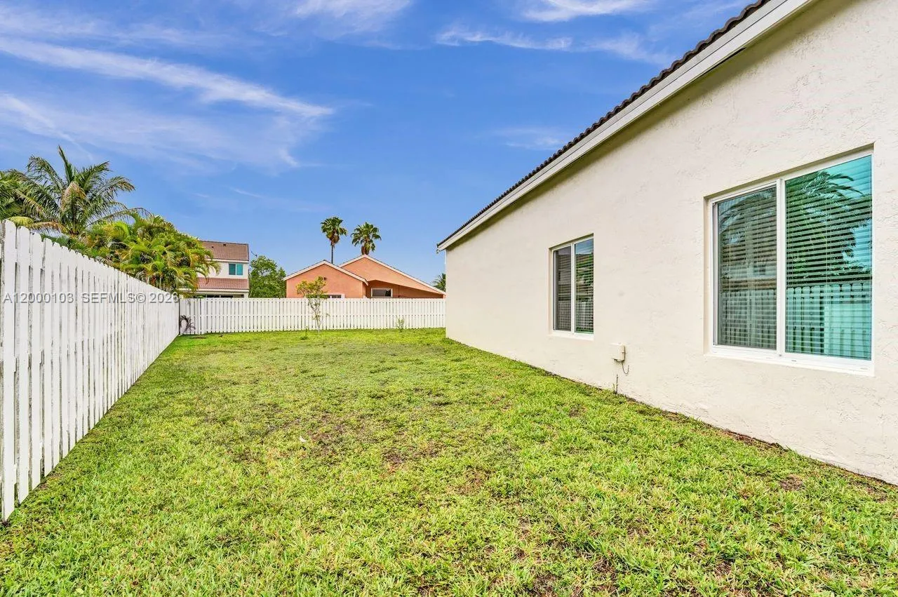 1063 Cedar Falls Dr 1063, Weston, Florida 33327, Weston, Florida 33327, 4 Bedrooms Bedrooms, ,2 BathroomsBathrooms,Residential Lease,For Rent,1063 Cedar Falls Dr 1063, Weston, Florida 33327,A12000103